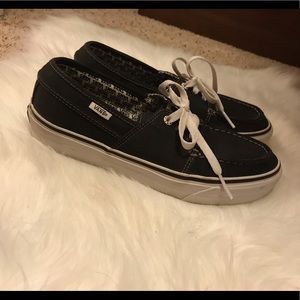 Black slide on Vans